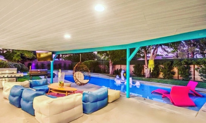 Spring Valley Casa | Stylish Fun Modern Near the strip