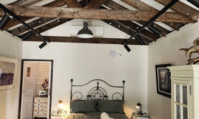 Parramatta Casa | Stylish Gallery Sleeps 4 | Near Parramatta CBD
