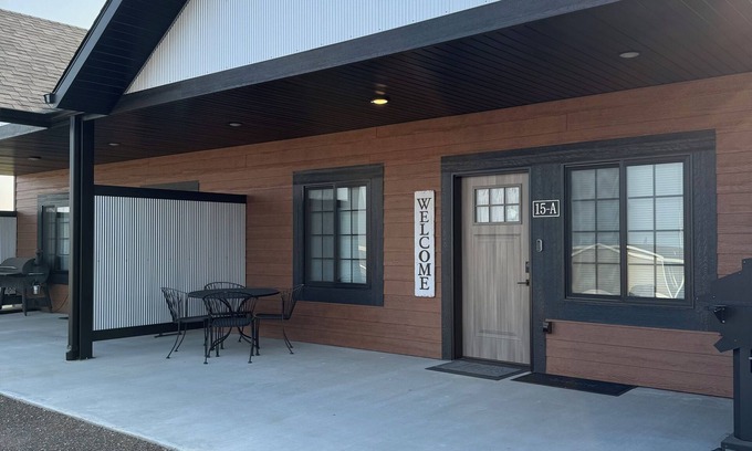 Hermosa Condominio | Stylish, Gateway to the Black Hills , 2-bedroom condo in awesome Hermosa!