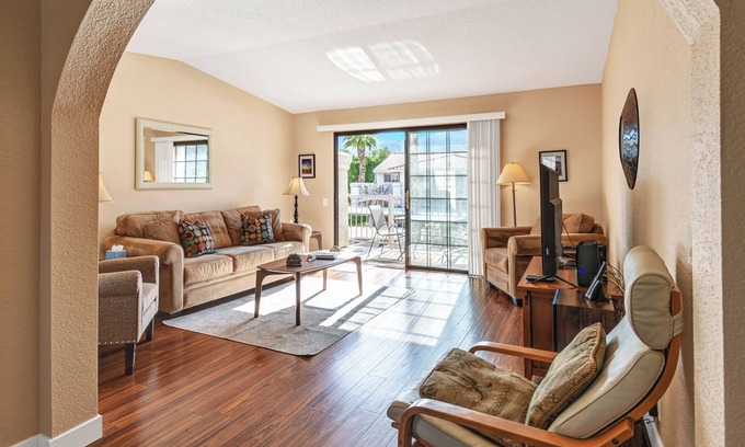 Baristo Condominio | Stylish Getaway in the Heart of Palm Springs – 2BR Condo with Resort Amenities!