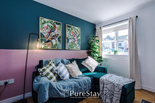 Grimsby Casa | Stylish Grimsby 3-bedroom House with Wi-Fi & Parking Sleeps 6 by PureStay