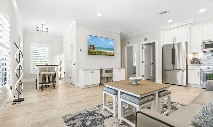 Central Sarasota Apartamento | Stylish Gulfside Sarasota Getaway – Steps to Sand