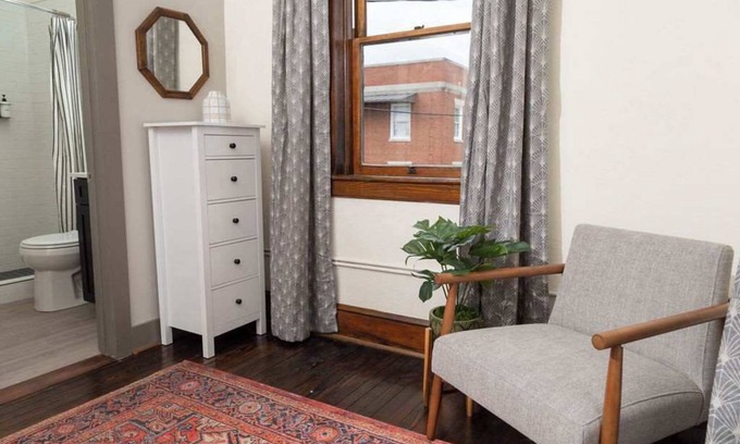 Roanoke Apartamento | Historic Studio Loft - Chic Stay & Near Downtown