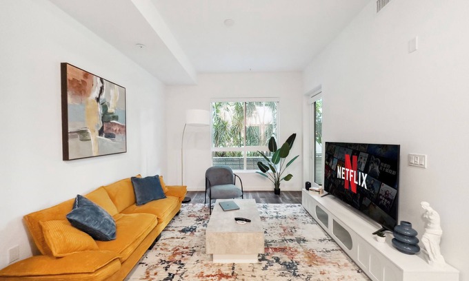 Los Angeles Apartamento | Stylish Hollywood 1BD | Walk to Attractions & Nightlife |Pool, Gym, Free Parking