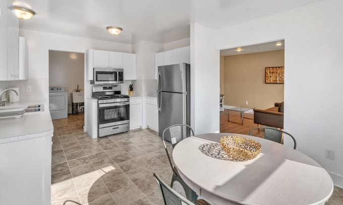 Madison Heights Casa | Stylish Home Close to Downtown Royal Oak 4BD, 2BA