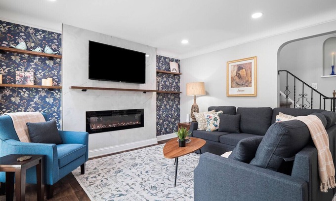 Cleveland Heights Casa | Stylish Home|Game Room W/Wet Bar|Sleeps 9|Outdoor Space