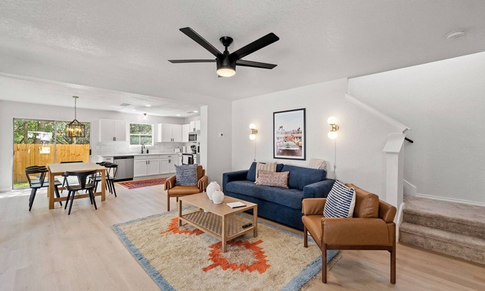 Maverick Creek Casa | Stylish home near UTSA, La Cantera, The Rim, and Six Flags