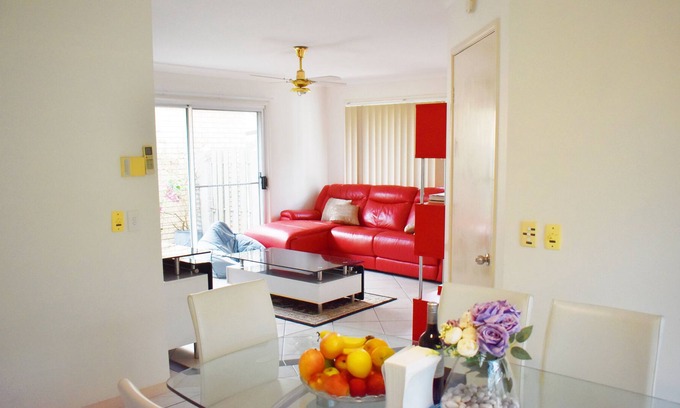 Parkwood Casa | Stylish home on holiday , pet friendly