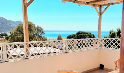 Solanas Apartamento | Stylish home with views 4 min walk to the beach!