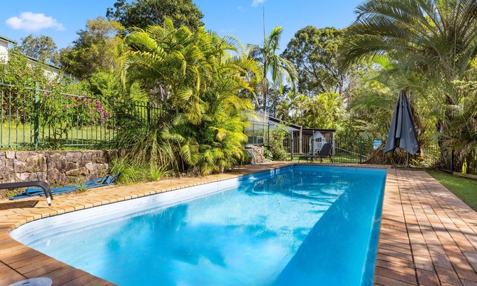 Kenmore Casa | Stylish House Near Bikeway and Lone Pine Koala