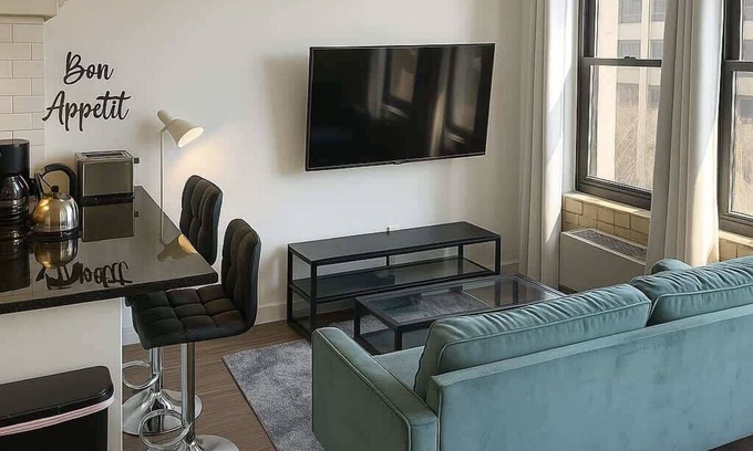 Indian Village Apartamento | Stylish HydePark Studio Retreat