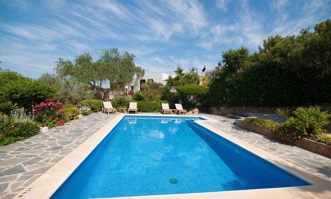Sant Antoni de Portmany Villa | Elegante villa ibicenca con piscina