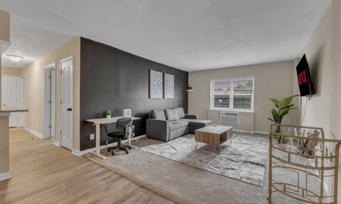 Crabtree Apartamento | Stylish King 2BR Suite—in Crabtree Valley Raleigh!