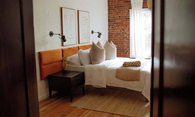 Wilshire Apartamento | Stylish Koreatown Studio