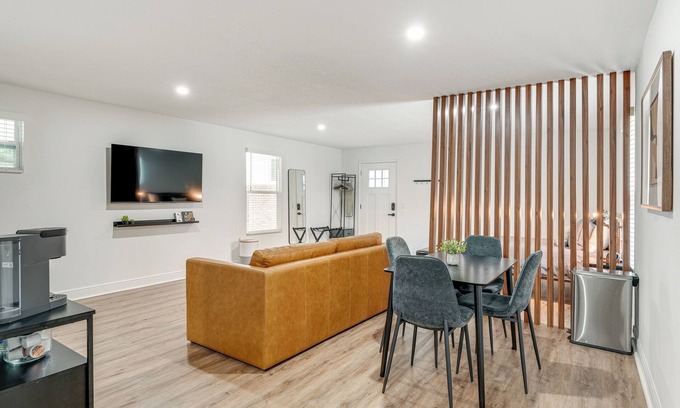 Lakeland Apartamento | Stylish Lakeland Studio w/ Workspace