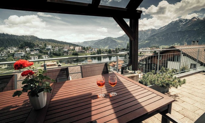 Laax Apartamento | Stylish Lakeview Apartment, Balcony & Free Parking