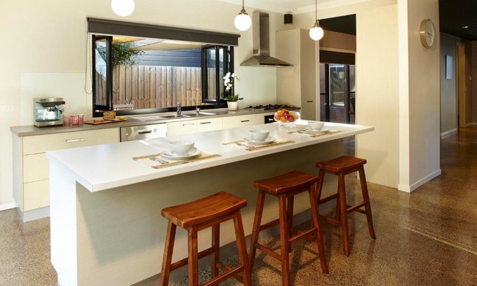Inverloch Casa | Stylish Living- Fireplace, WiFi, Linen, 4 bdrm, Beach 850m