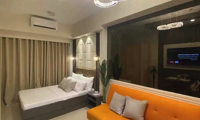 Santo Cristo Apartamento | Stylish Modern 1BR Condo near SM North and Trinoma