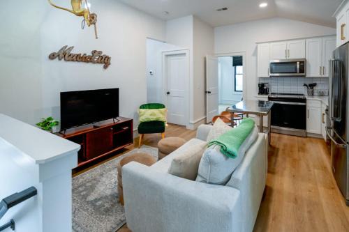 12 South Casa | Stylish Modern Bungalow in Nashville's 12 South