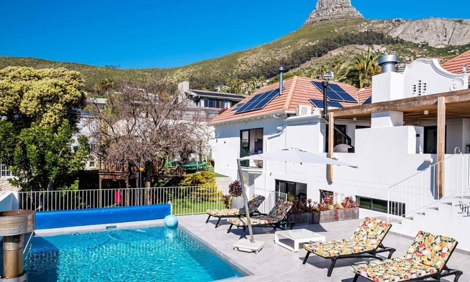 Fresnaye Apartamento | Stylish, Modern Fresnaye Villa w Garden and Pool Opulence