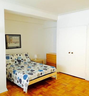 Downtown Montreal Apartamento | Stylish Montreal Apartment: Comfortable Stay in the Golden Square Mile