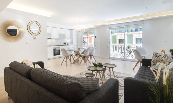 Alicante City Centre Apartamento | Stylish *NEW* Apartment in Alicante w/ 4 bedrooms
