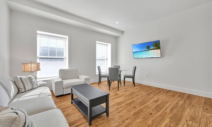 Elizabethtown Apartamento | Stylish New Apartment with New Furnishings in Renovated Building!