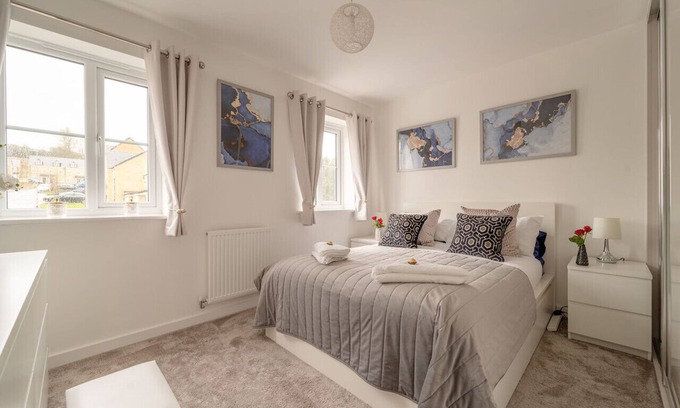 Fence Casa | Stylish new build home central Colne