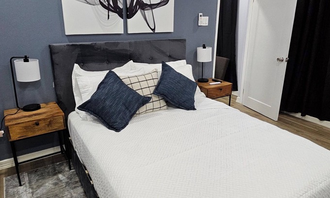 New Kingston Apartamento | Stylish New Kingston Apartment