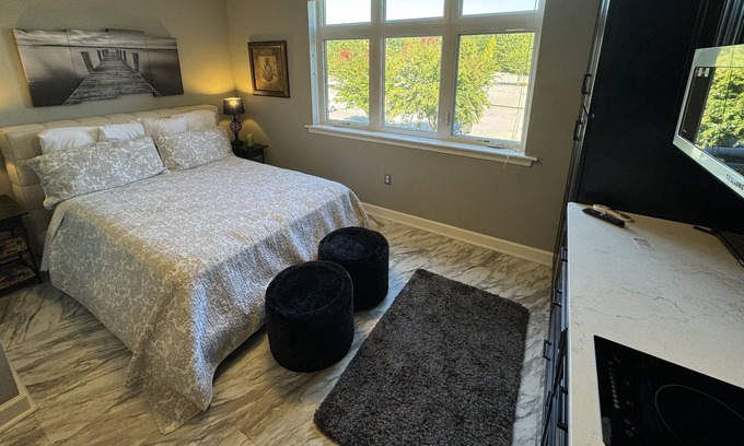 Smith Mountain Lake Condominio | Stylish new studio on SML Mariners