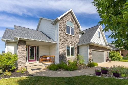 Waukee Casa | Stylish Oasis for Unforgettable Getaways home