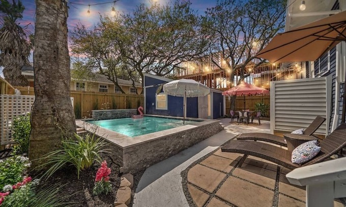 Galveston Casa | Stylish Oasis ~ Heated Pool ~ 2 Blocks to Beach ~ Full Guesthouse