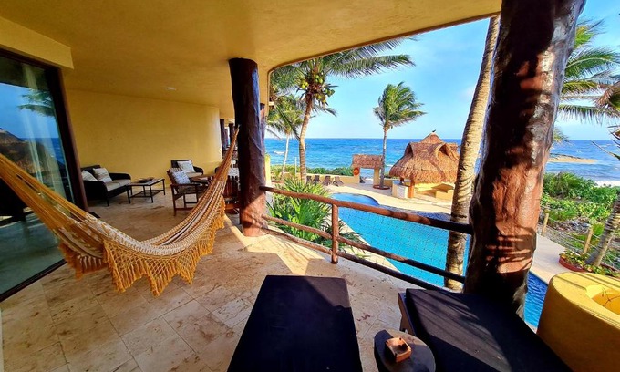 Majahual Apartamento | STYLISH OCEANFRONT CONDO with POOL