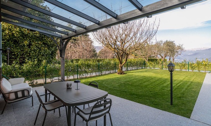 Como Apartamento | GuestHost - One bedroom apartment in Villa with pool!