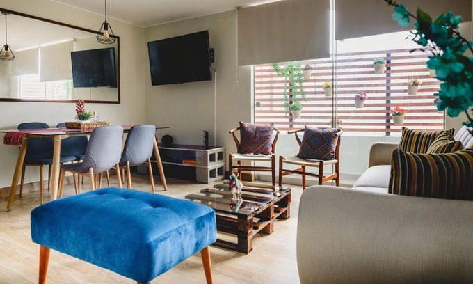 Santa Cruz Apartamento | Stylish Peruvian Corner Apt in Miraflores