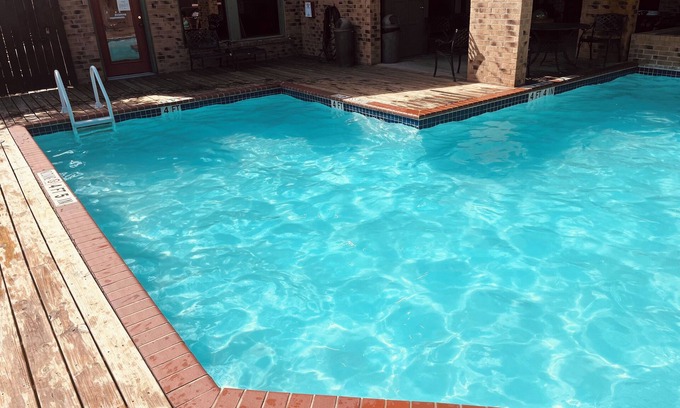 Waters Park Condominio | Stylish quiet condo in a great location