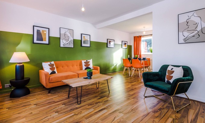 Radcliffe Casa | Stylish Radcliffe House Sleeping 4 Guests
