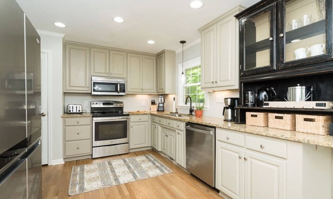 Cary Casa | Stylish Ranch- less than a mile from downtown Cary