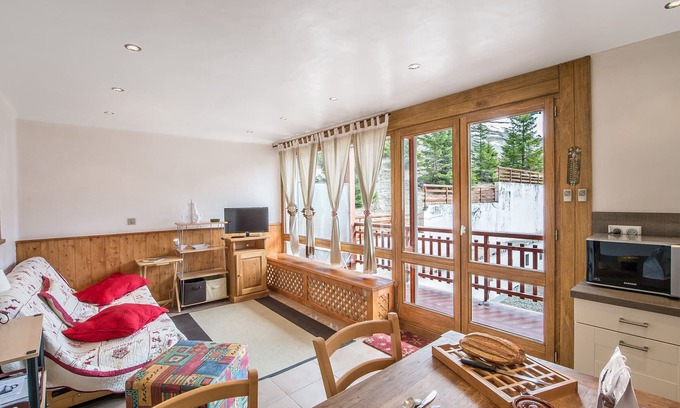 Courchevel Apartamento | Apartamento renovado con acceso directo a pistas en el centro de Courchevel