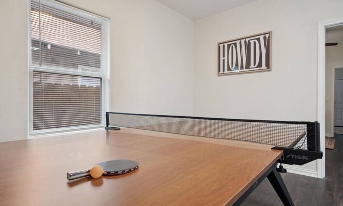Old East Dallas Casa | Stylish Retreat in Downtown w/ Parking | Ping-Pong