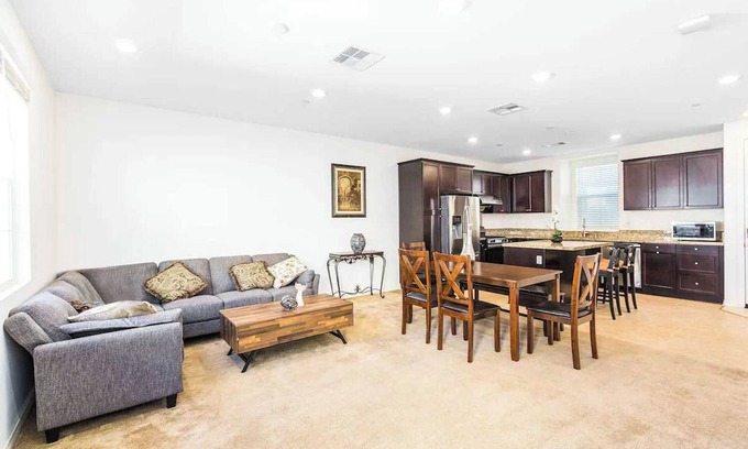 Eastvale Downs Casa | Stylish Retreat on Sendero Avenue – Perfect for Your Next Getaway #41351