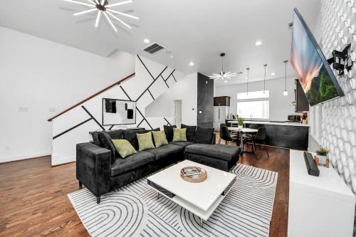 East Downtown Houston Casa | Stylish Rooftop - East Downtown 3BR Near Everything