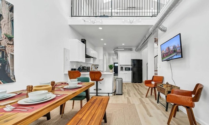 Front Park Casa | Stylish & Roomy Full House Dtwn