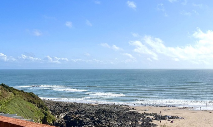 Mumbles Apartamento | Stylish Rotherslade/Langland beach view apartment - 1 min from the beach