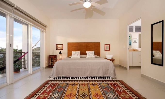 Colonia Centro Condominio | Stylish & Spacious 3 bdrm condo Pool, Wi-Fi.