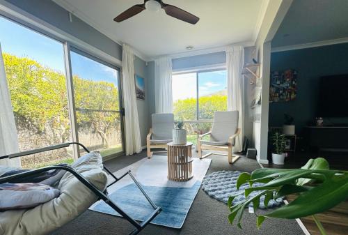 Deer Park Casa | Stylish Small Ocean Homestay Near Deer Park Train Station