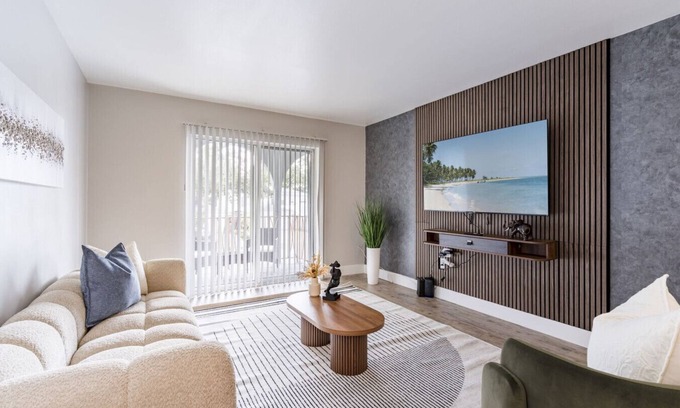 Beach Park Apartamento | Stylish South Tampa 2BR | Pool, Gym | Sleeps 5