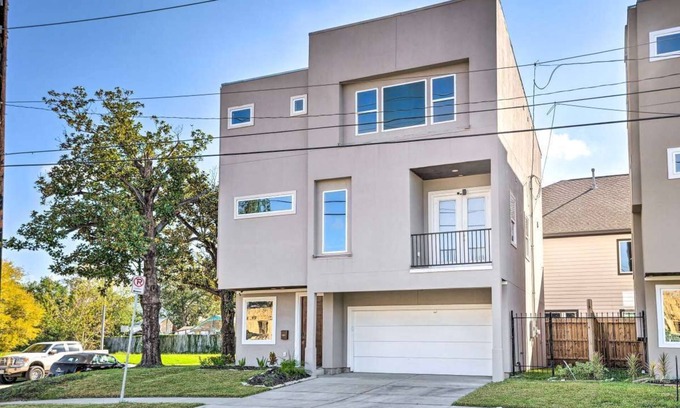 Riverside Terrace Casa | Lovely 3-bedroom townhome with AC in vibrant Houston