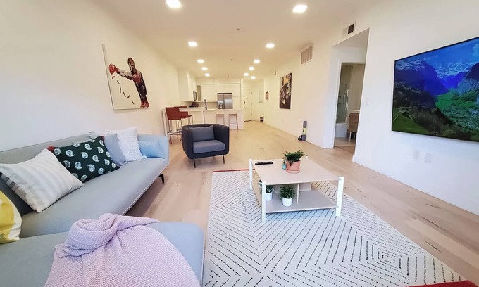 Koreatown Condominio | Stylish, Spacious, and Modern: 2 Bedroom Apartment in the Heart of Los Angeles