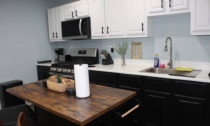 Newark Apartamento | Stylish & Spacious Newark Retreat - Perfect for City Getaways!